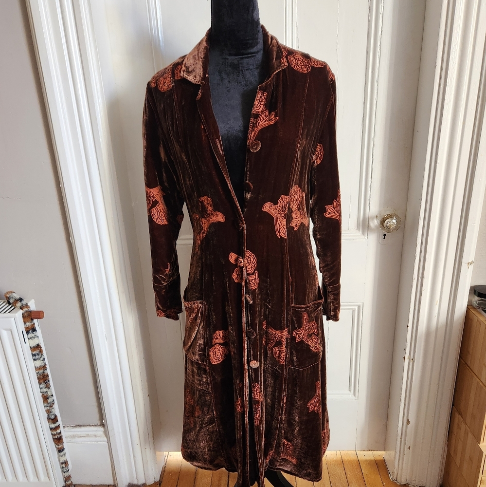 Shihreen Velvet Duster